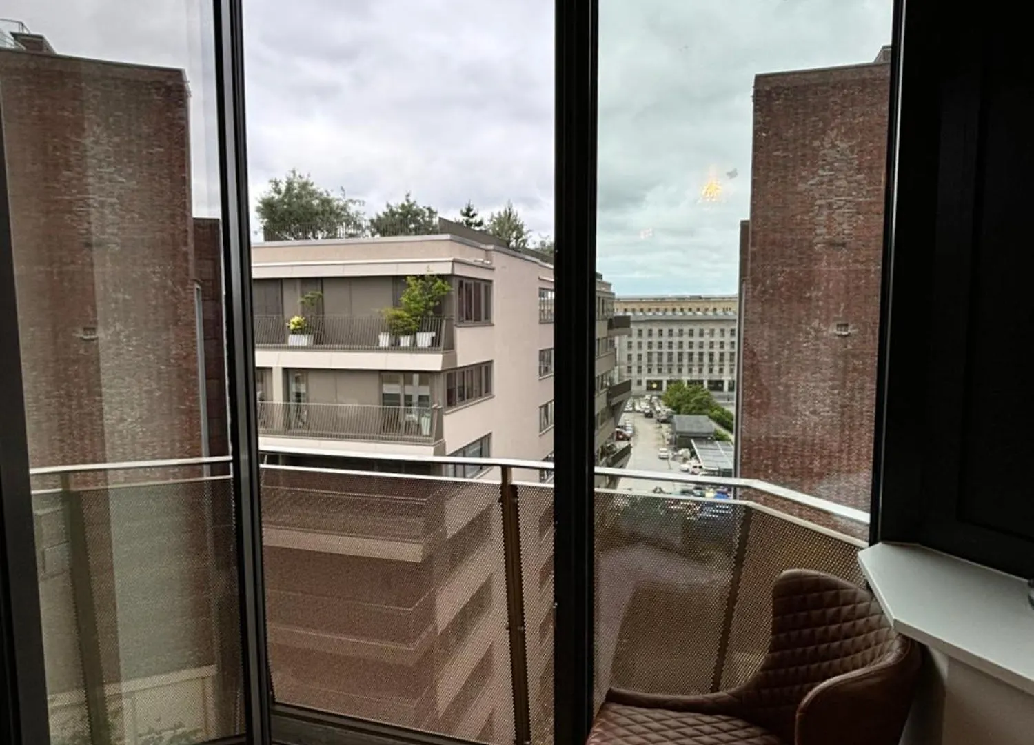 Check Point Charlie Luxury Apartment With Balcony Berlin Németország