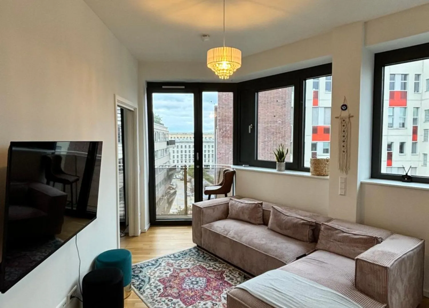 Check Point Charlie Luxury Apartment With Balcony Berlin