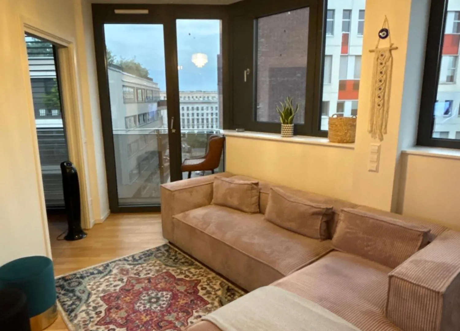 Check Point Charlie Luxury Apartment With Balcony Berlin
